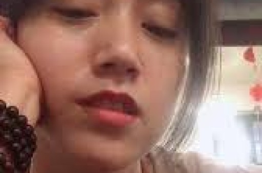 张嘉慧：从校园少女到时尚女王的传奇之路